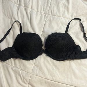 Victoria’s Secret 38B push up bra like new